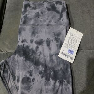 Lululemon Size 14 Aligns 25in. New